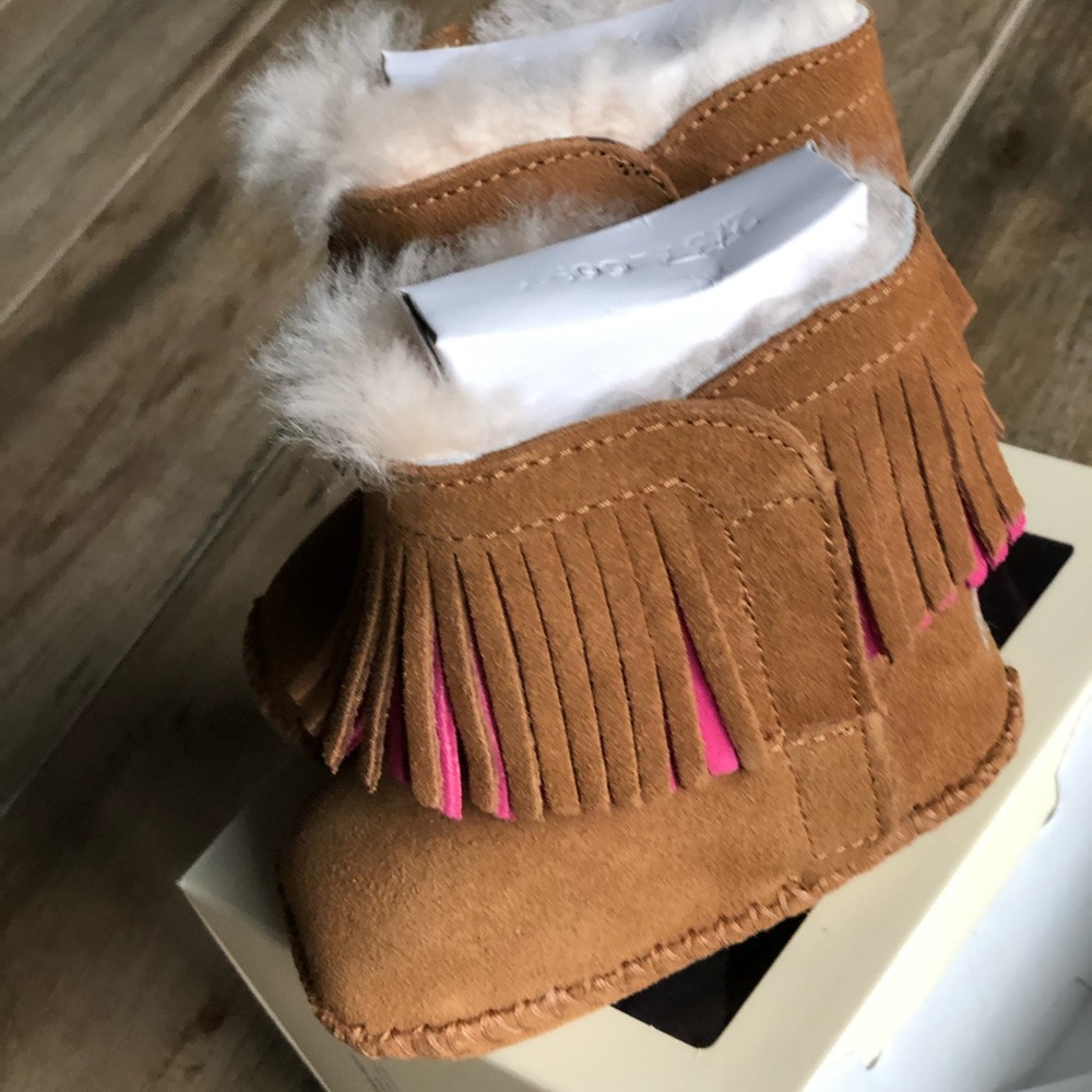 Baby Ugg’s never worn brand new with tags size 2/3